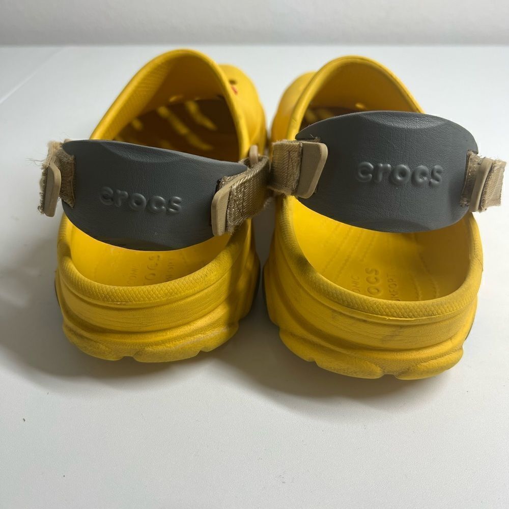 Classic Crocs Comfort With Charms Yellow Size 8 - Picture 7 of 9